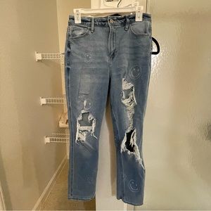 Hollister Ultra High-rise Smiley Face Mom Jeans size 7R W28 L27